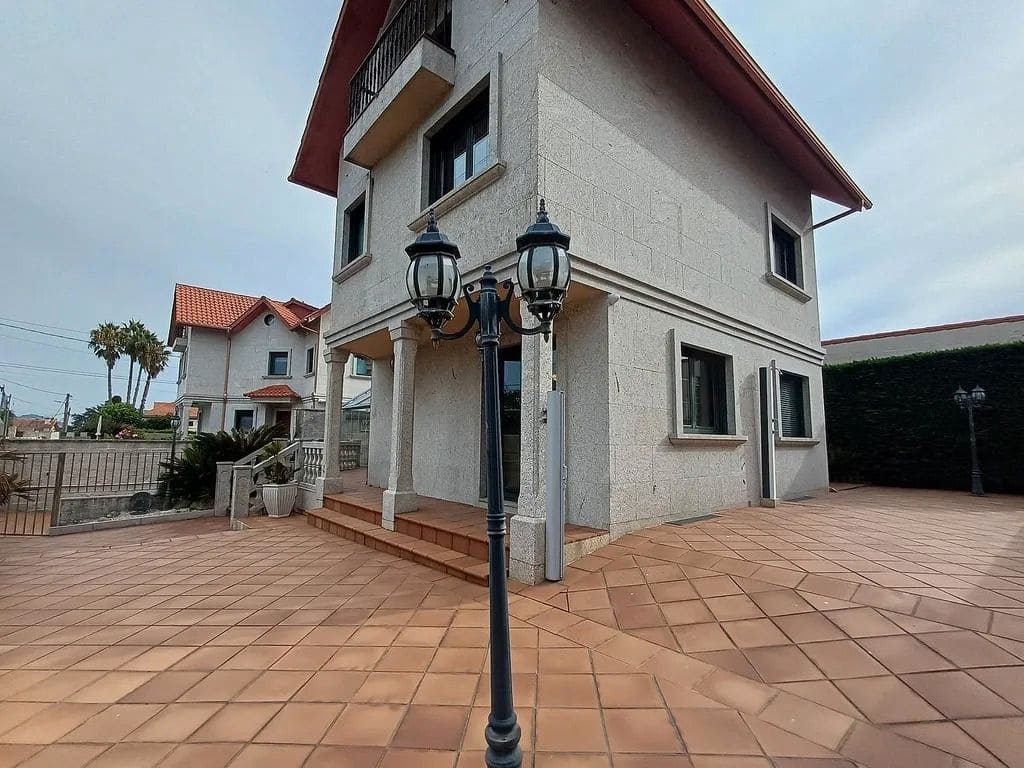 5 soveværelse Villa til salg i Vigo med garage - € 650.000 (Ref: 9683974)