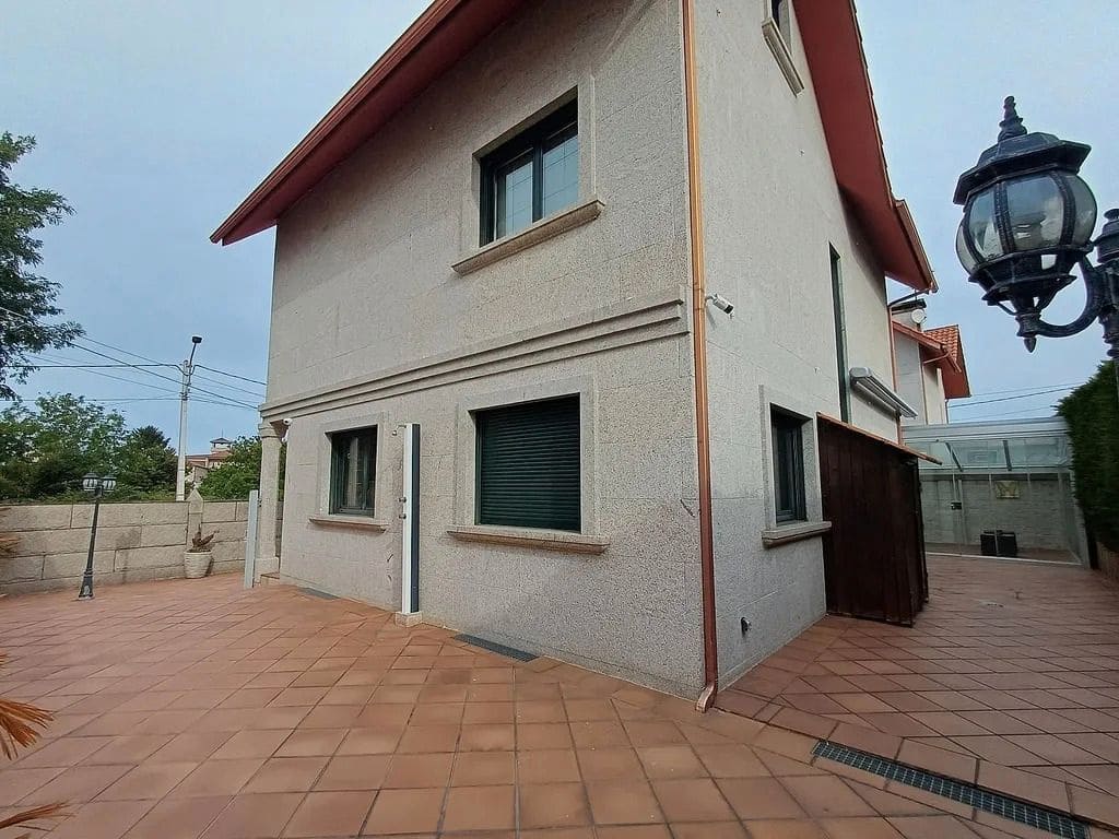 5 soveværelse Villa til salg i Vigo med garage - € 650.000 (Ref: 9683974)