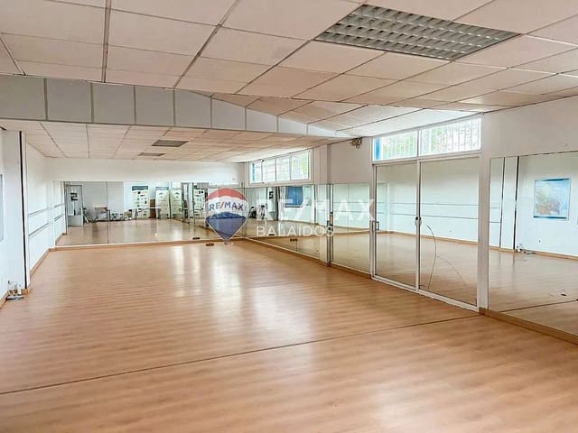 Commercieel te koop in Cangas - € 320.000 (Ref: 9683976)