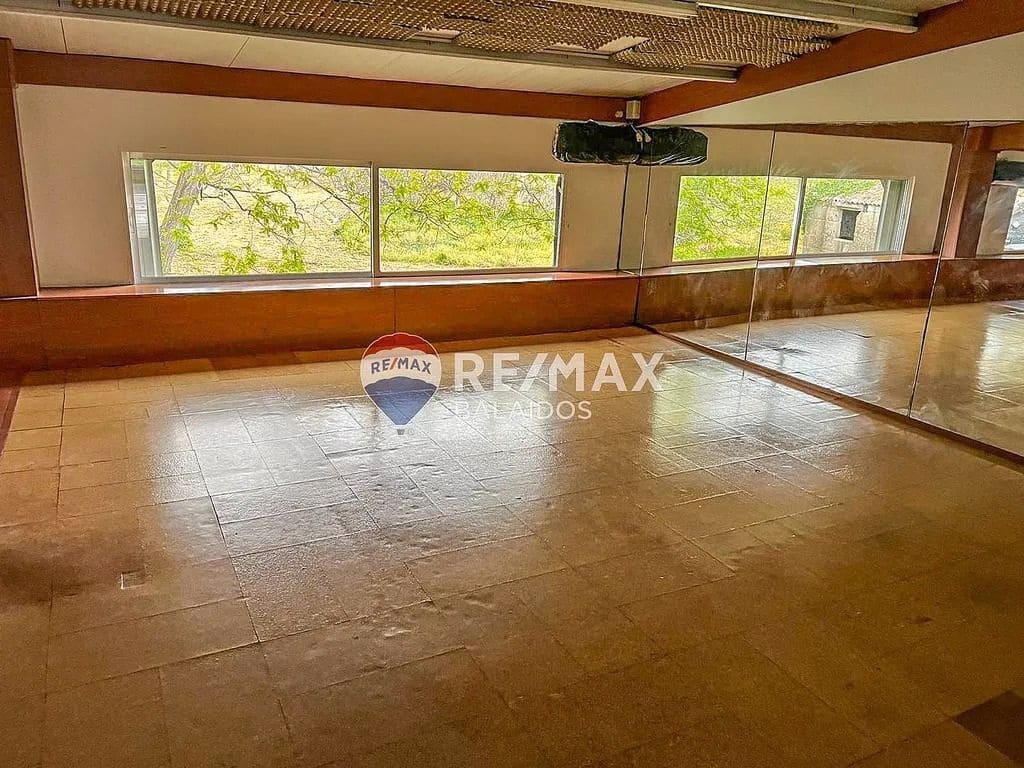 Commercieel te koop in Cangas - € 320.000 (Ref: 9683976)