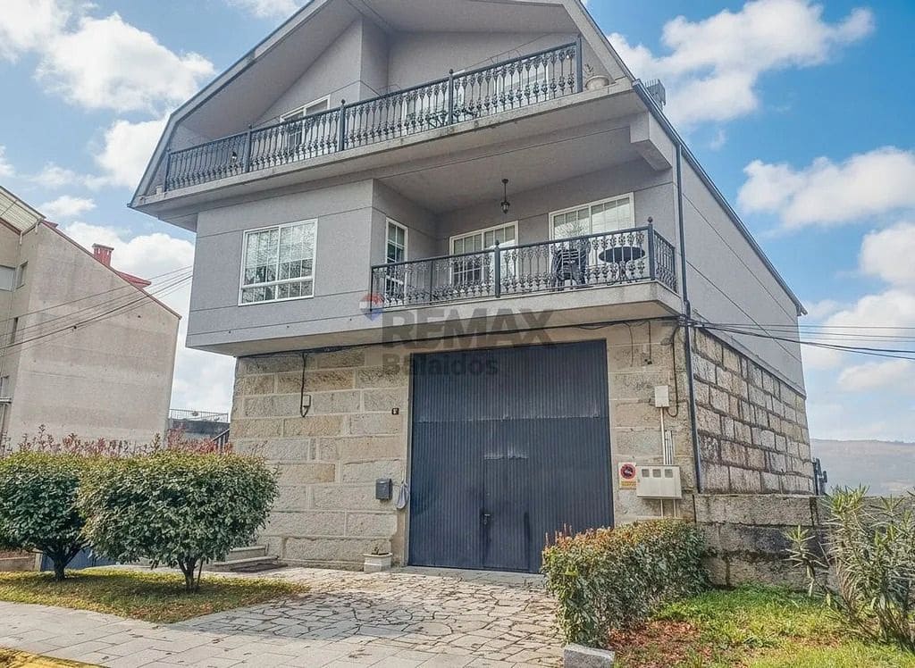 9 bedroom Apartment for sale in A Caniza with garage - € 449,000 (Ref: 9683982)