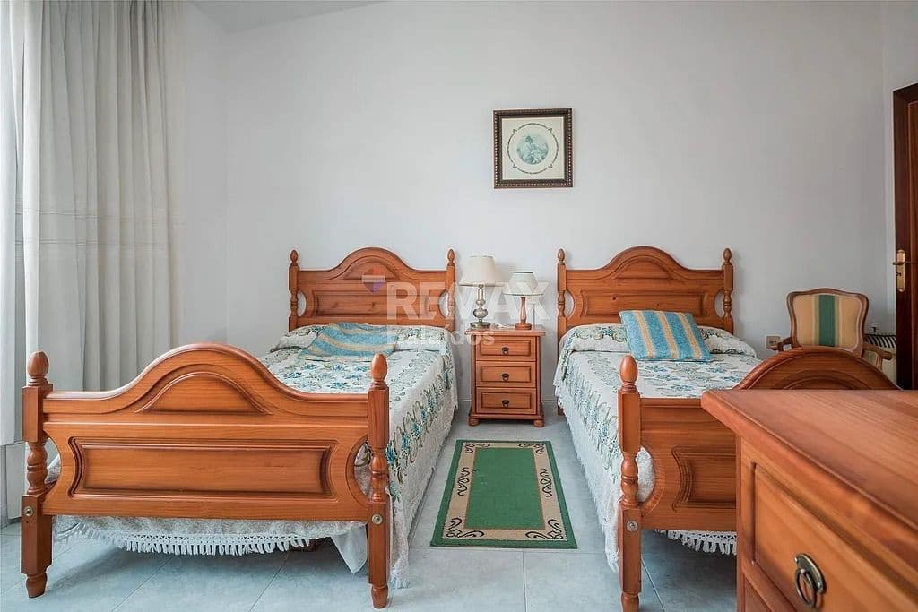 7 slaapkamer Finca/Landhuis te koop in A Pobra do Caraminal met garage - € 340.000 (Ref: 9683984)