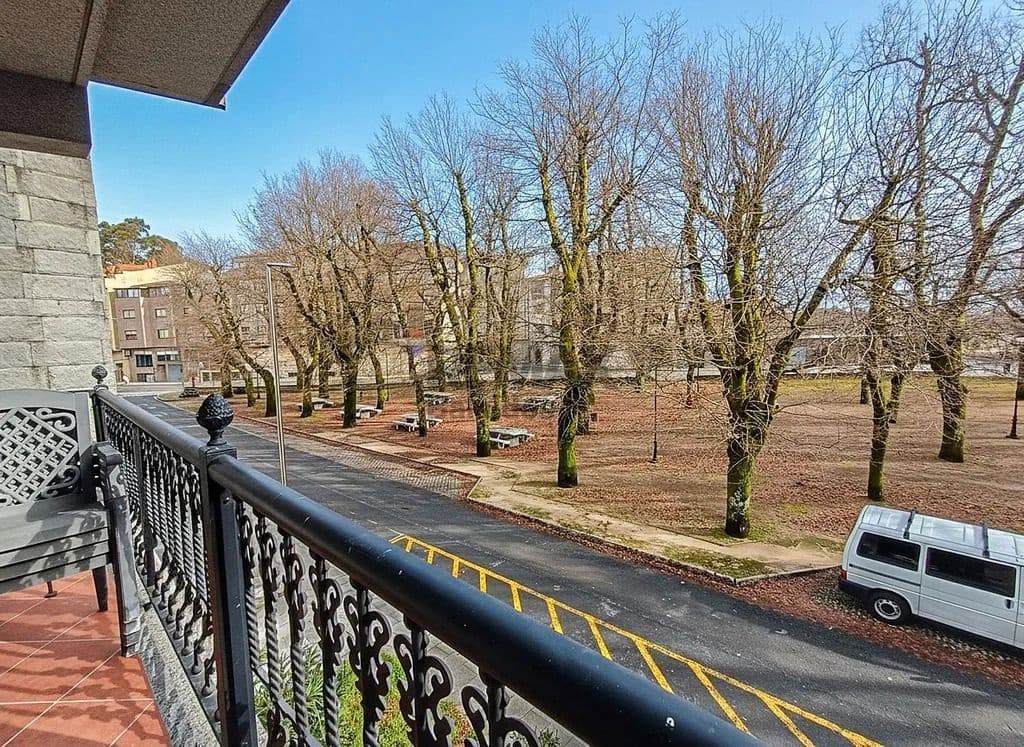 5 bedroom Flat for sale in A Caniza - € 159,000 (Ref: 9683986)