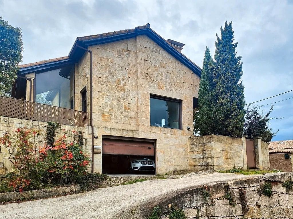 4 bedroom Villa for sale in Baiona with pool garage - € 430,000 (Ref: 9683988)