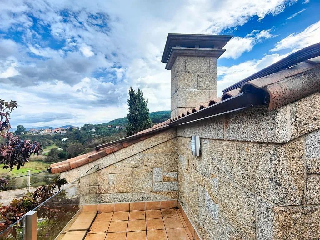 4 bedroom Villa for sale in Baiona with pool garage - € 430,000 (Ref: 9683988)
