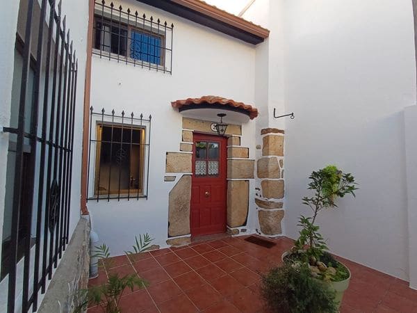 4 makuuhuone Maalaistalo myytävänä paikassa A Guarda mukana 
autotalli - 195 000 € (Ref: 9683991)