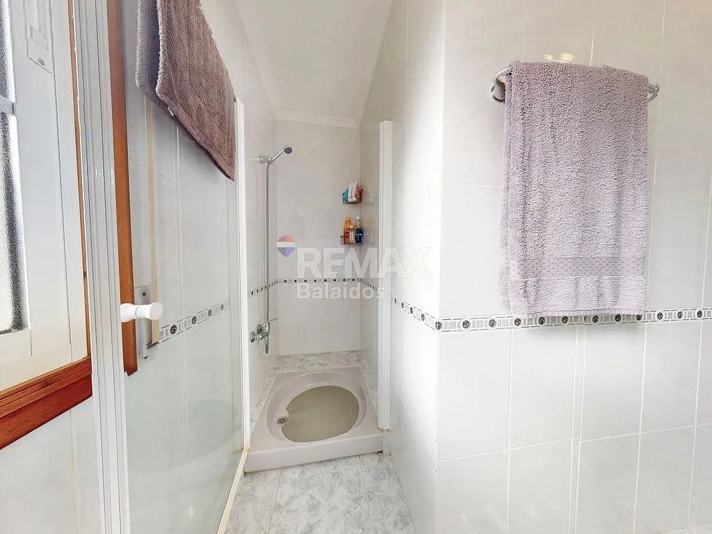 5 bedroom Villa for sale in Ponteareas with garage - € 425,000 (Ref: 9683995)