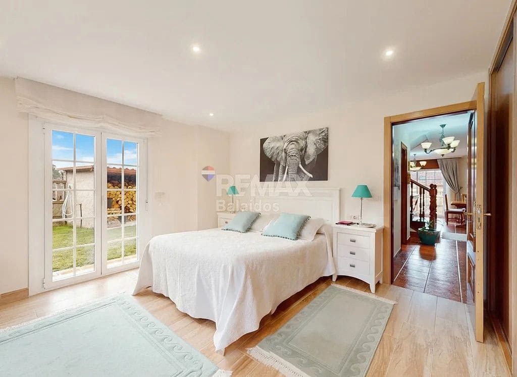 5 bedroom Villa for sale in Ponteareas with garage - € 425,000 (Ref: 9683995)