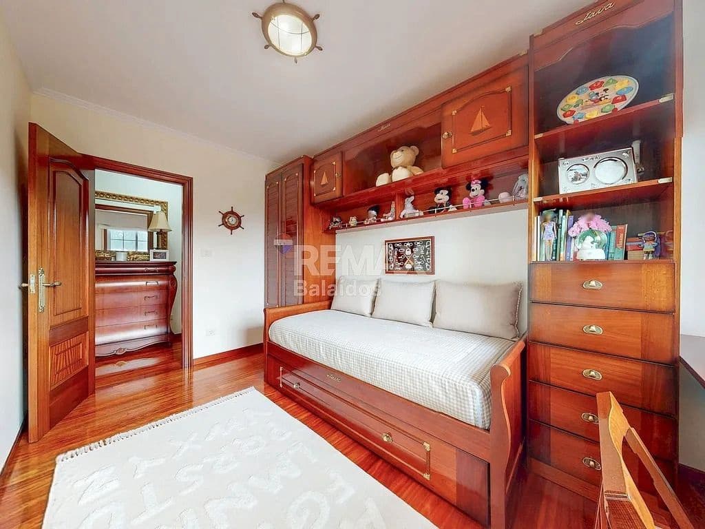 5 bedroom Villa for sale in Ponteareas with garage - € 425,000 (Ref: 9683995)