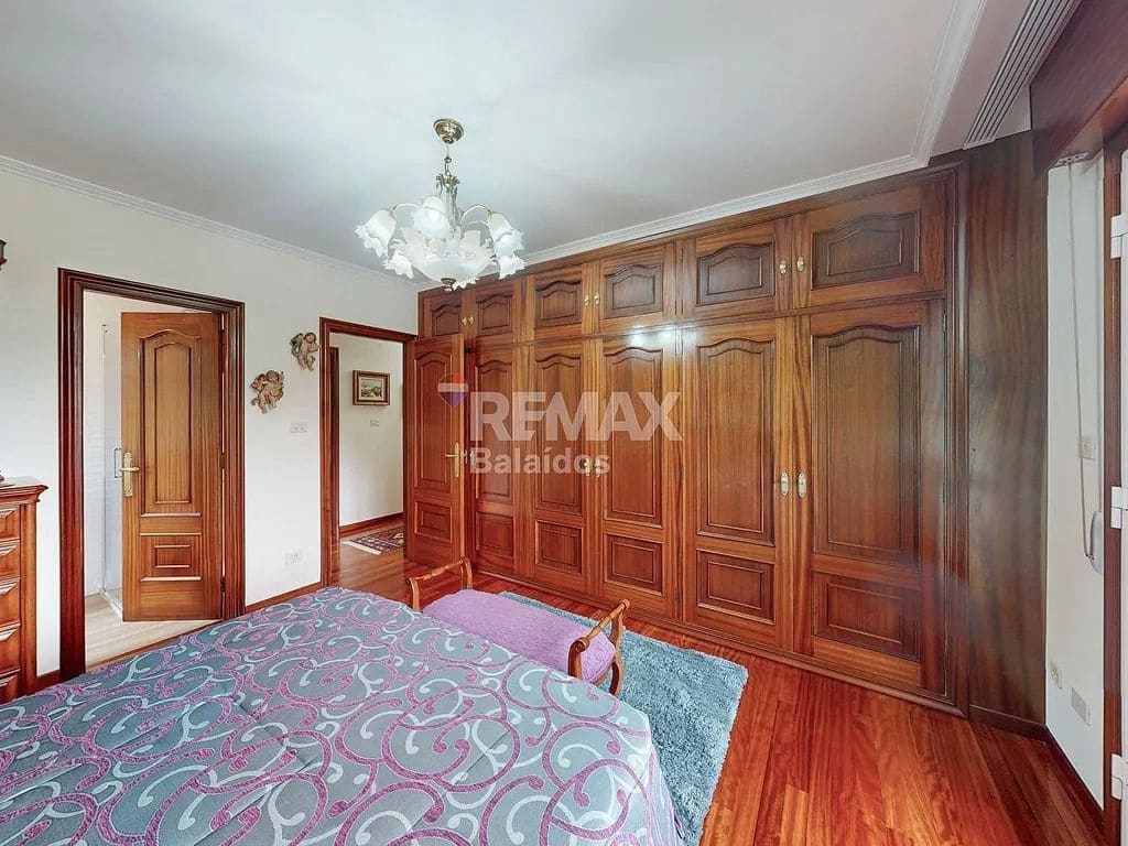 5 bedroom Villa for sale in Ponteareas with garage - € 425,000 (Ref: 9683995)