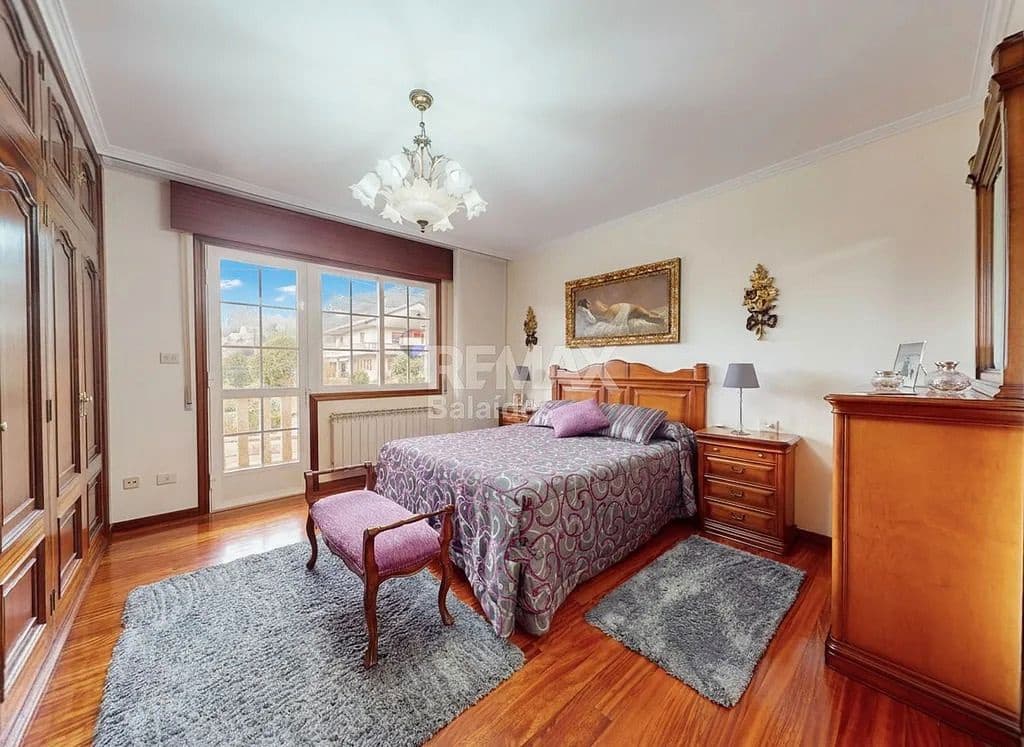 5 bedroom Villa for sale in Ponteareas with garage - € 425,000 (Ref: 9683995)