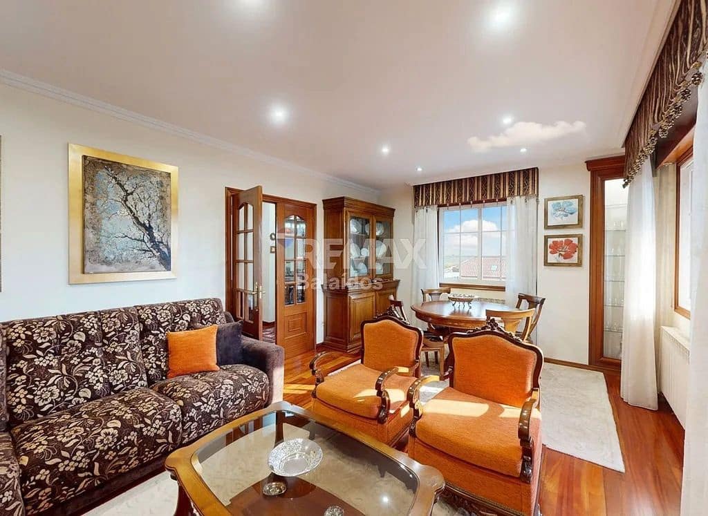 5 bedroom Villa for sale in Ponteareas with garage - € 425,000 (Ref: 9683995)