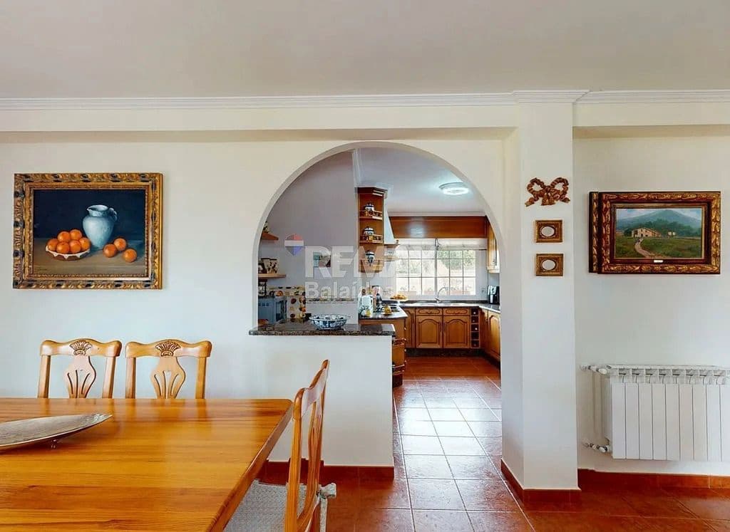 5 bedroom Villa for sale in Ponteareas with garage - € 425,000 (Ref: 9683995)