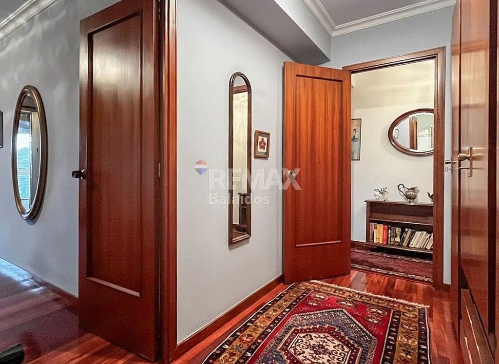 4 bedroom Flat for sale in Vigo with garage - € 449,500 (Ref: 9683996)