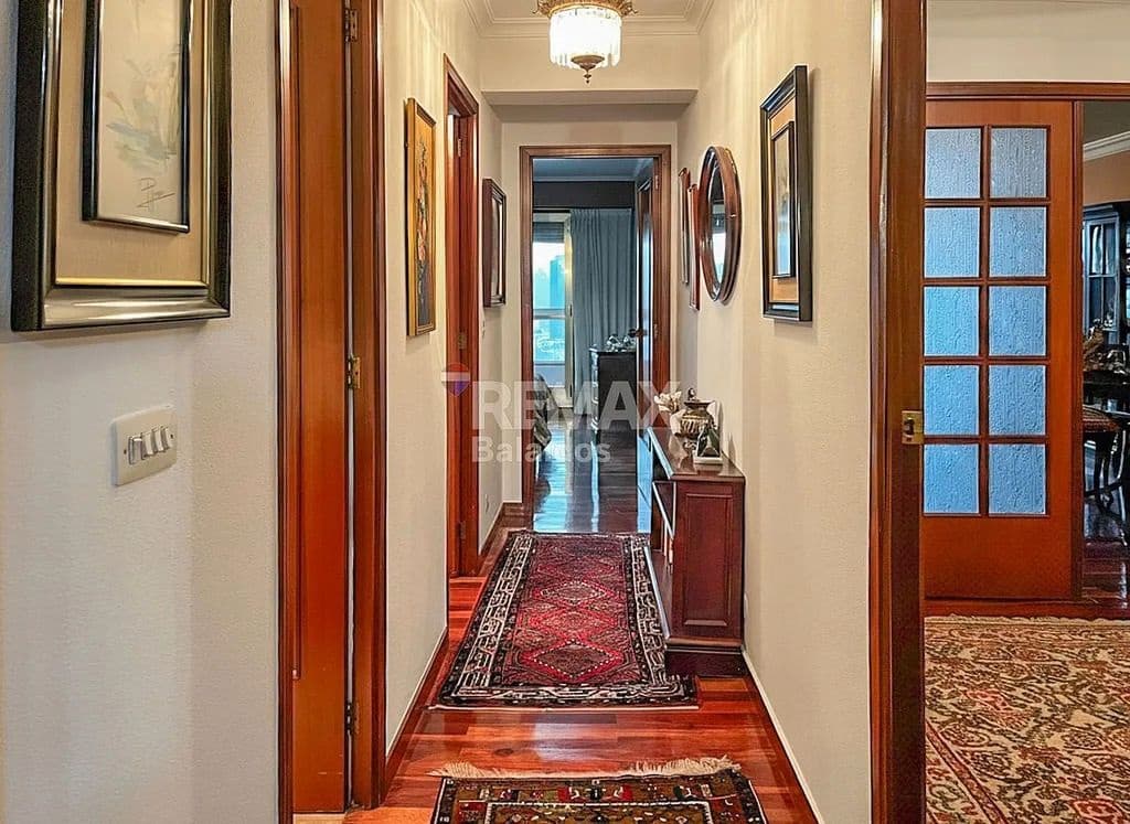 4 bedroom Flat for sale in Vigo with garage - € 449,500 (Ref: 9683996)