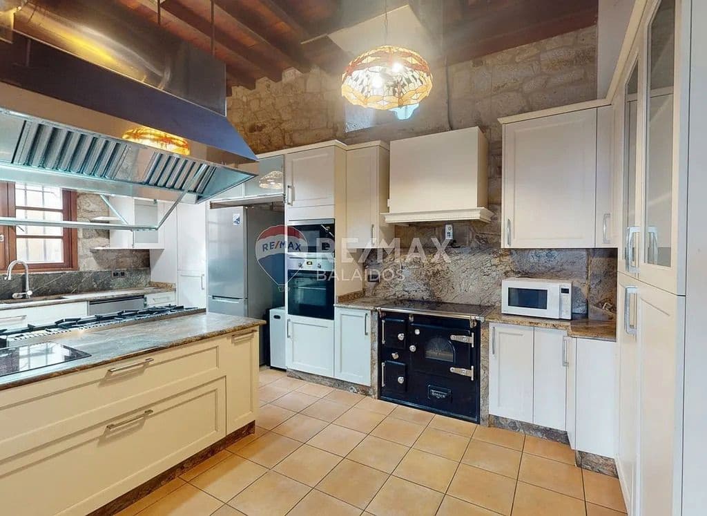 6 slaapkamer Villa te koop in Pontevedra stad met zwembad garage - € 1.250.000 (Ref: 9684003)