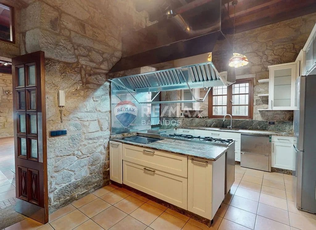 6 slaapkamer Villa te koop in Pontevedra stad met zwembad garage - € 1.250.000 (Ref: 9684003)