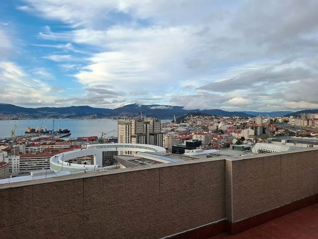 6 bedroom Flat for sale in Vigo with garage - € 520,000 (Ref: 9684010)