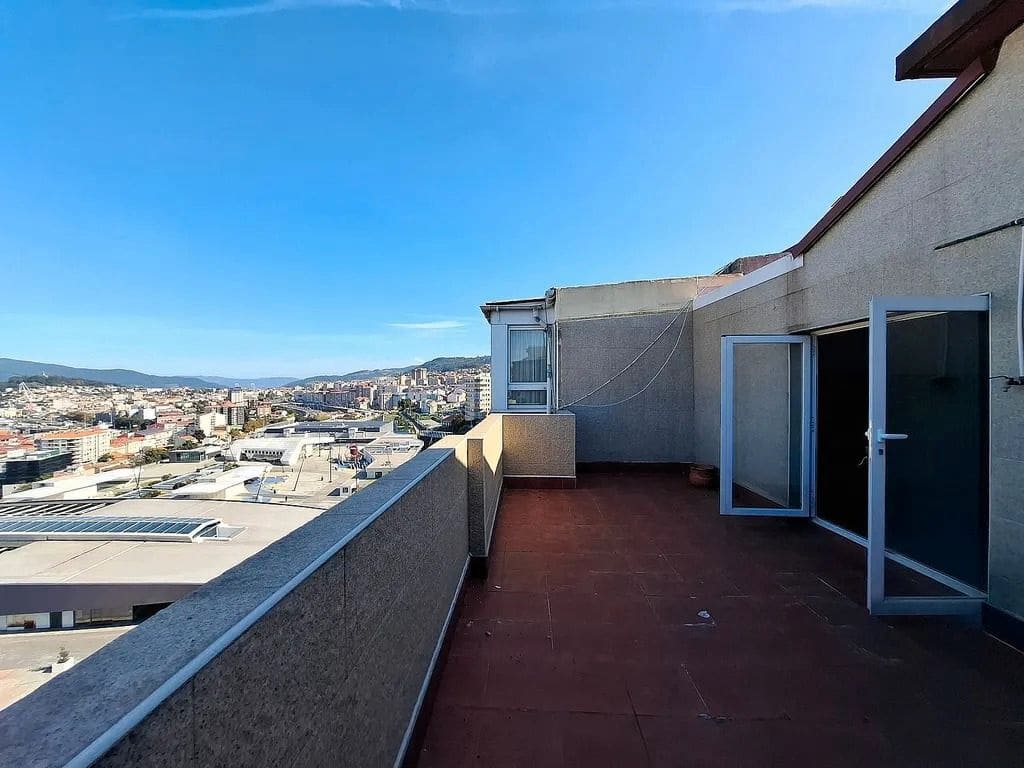 6 bedroom Flat for sale in Vigo with garage - € 520,000 (Ref: 9684010)