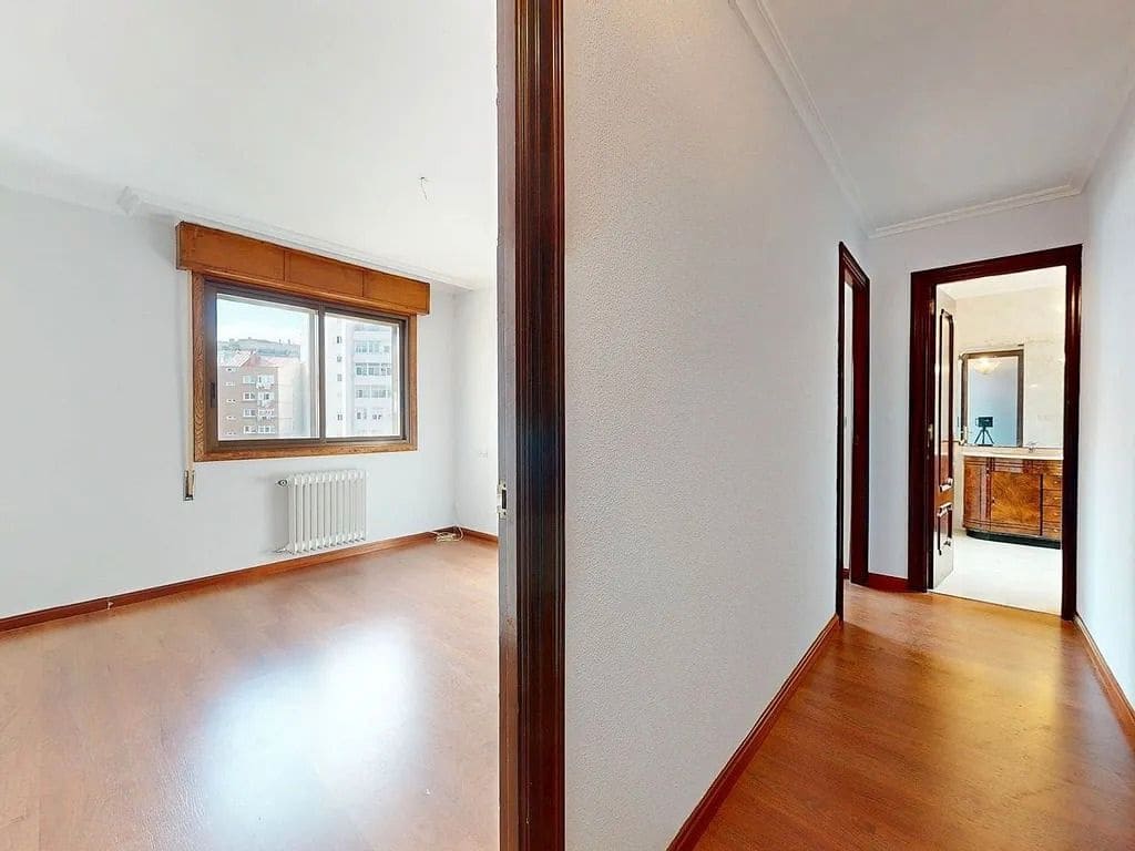 6 bedroom Flat for sale in Vigo with garage - € 520,000 (Ref: 9684010)