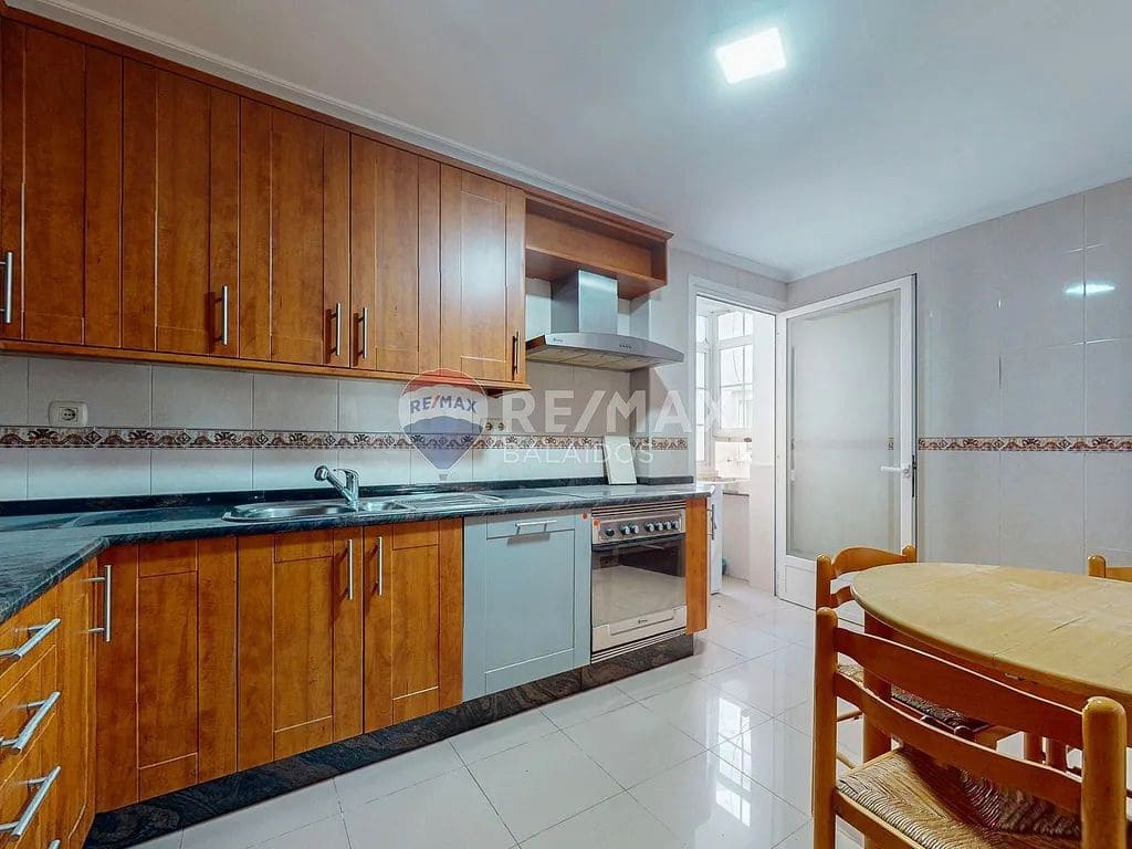 6 bedroom Flat for sale in Vigo with garage - € 520,000 (Ref: 9684010)