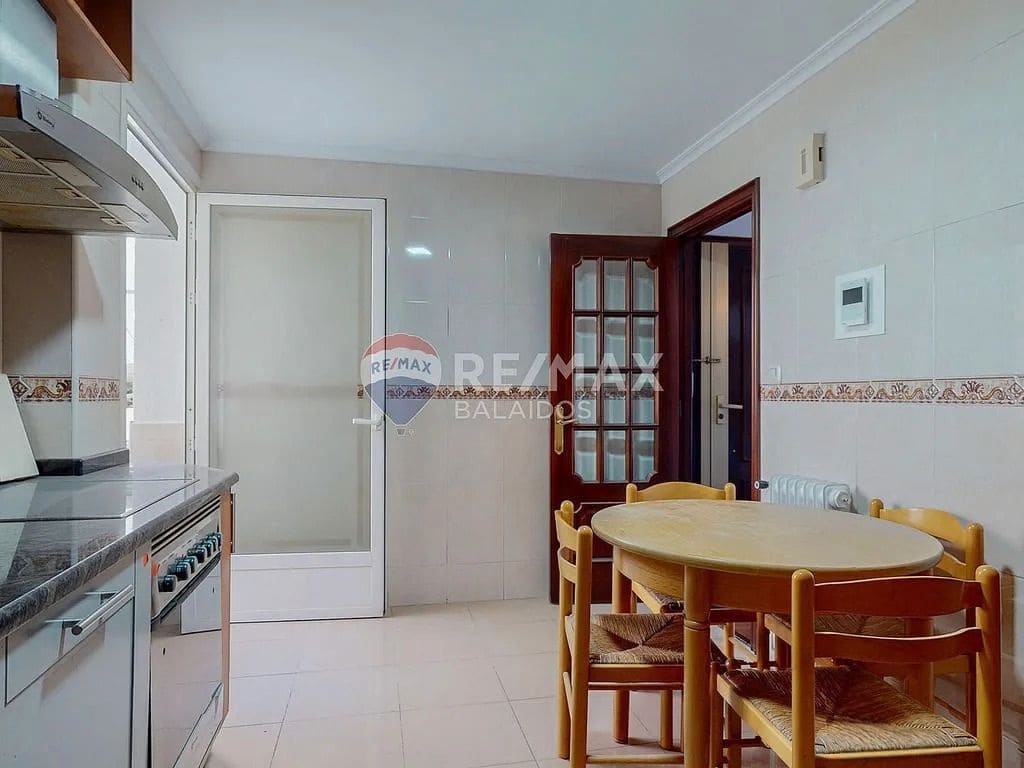 6 bedroom Flat for sale in Vigo with garage - € 520,000 (Ref: 9684010)