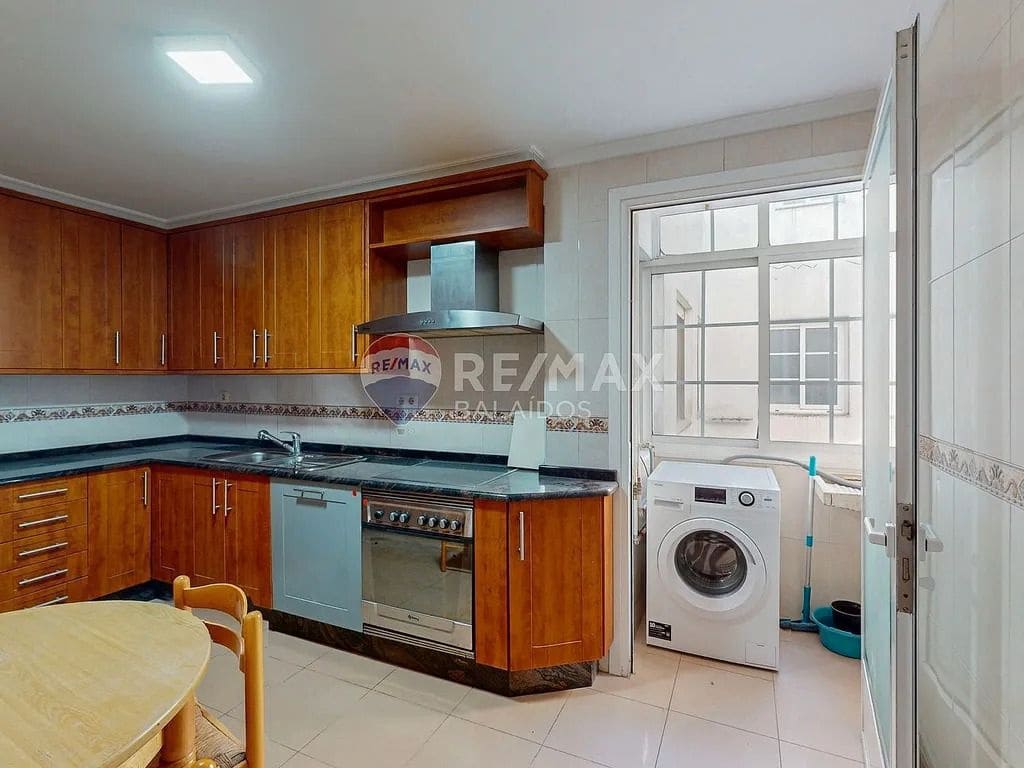 6 bedroom Flat for sale in Vigo with garage - € 520,000 (Ref: 9684010)
