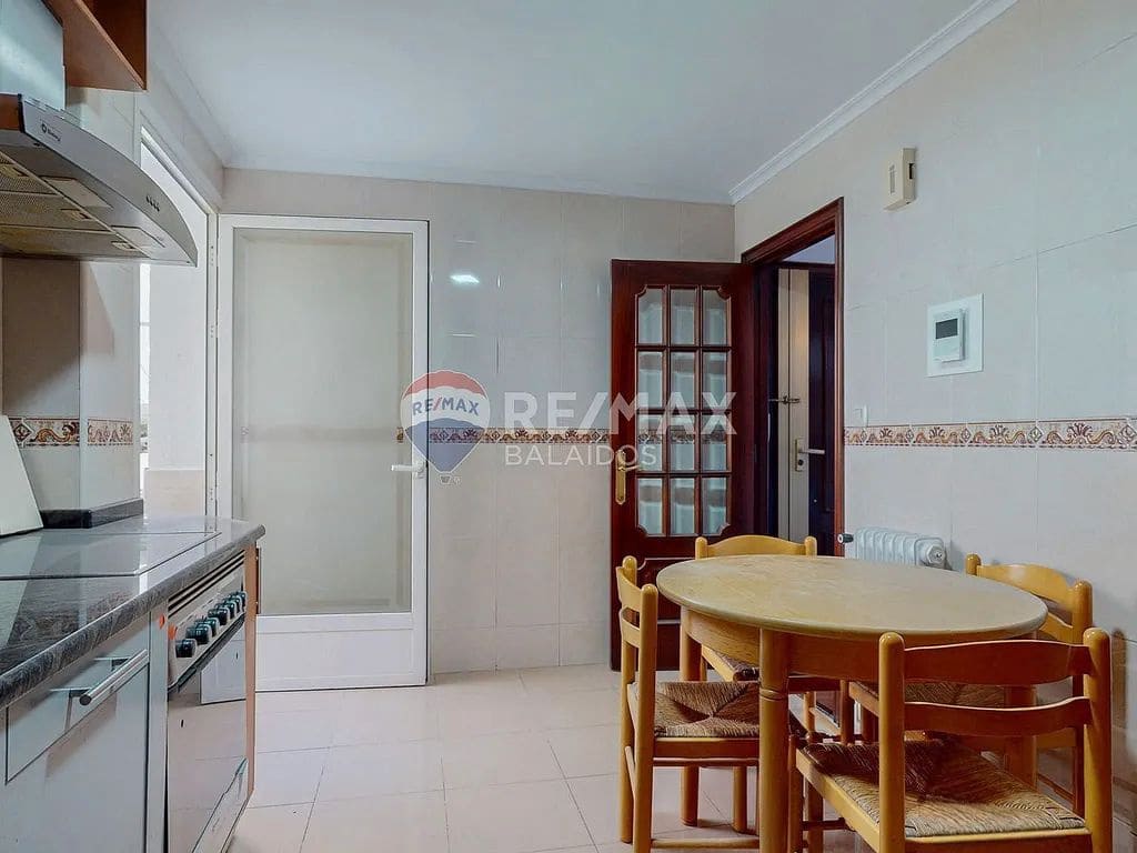 6 bedroom Flat for sale in Vigo with garage - € 520,000 (Ref: 9684010)