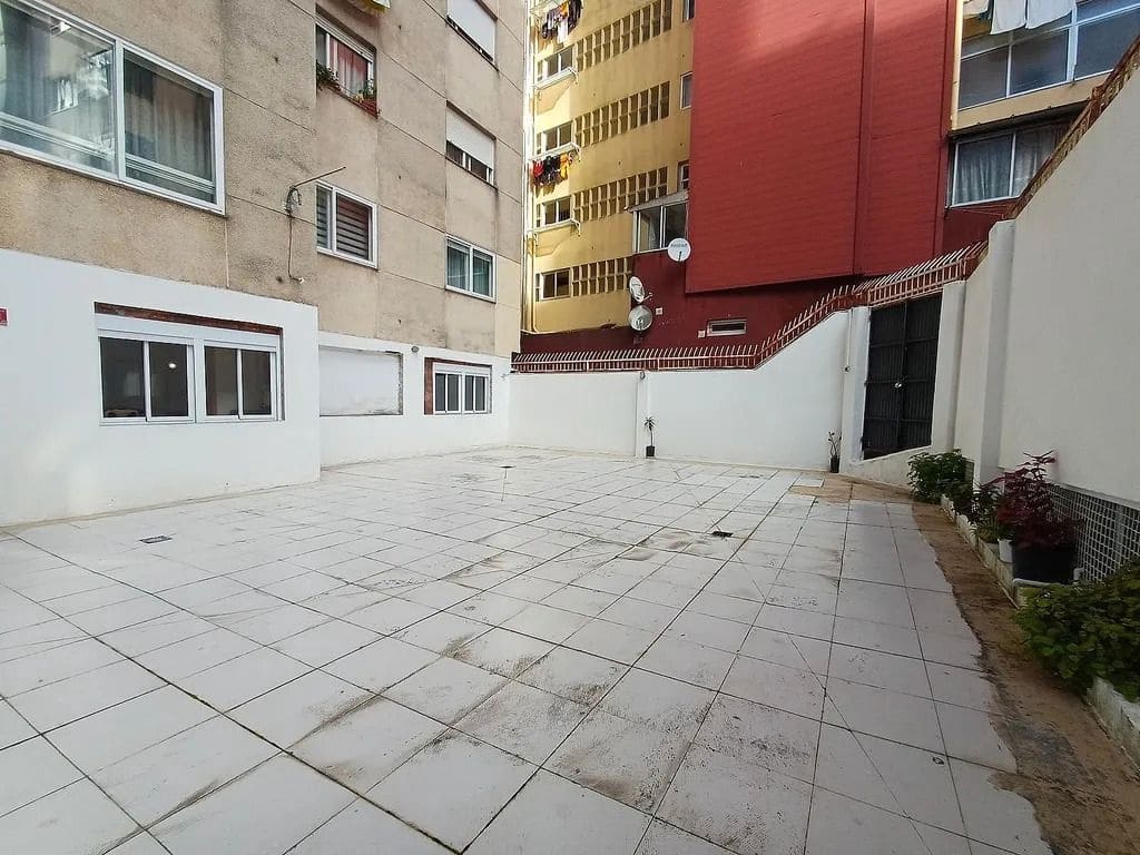 5 Zimmer Wohnung zu verkaufen in Vigo - 360.000 € (Ref: 9684012)
