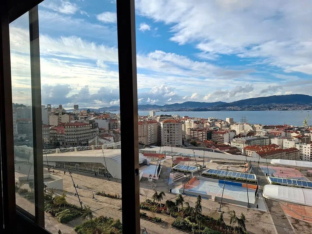 6 bedroom Flat for sale in Vigo with garage - € 520,000 (Ref: 9685290)