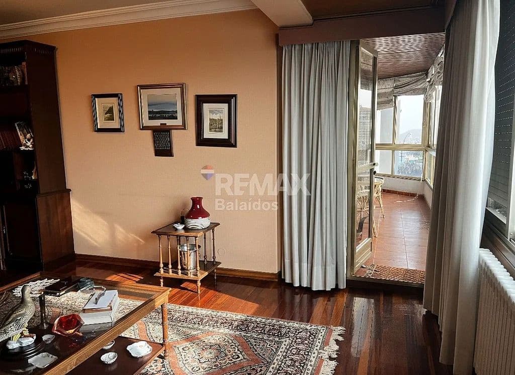 4 bedroom Flat for sale in Vigo with garage - € 449,500 (Ref: 9685291)