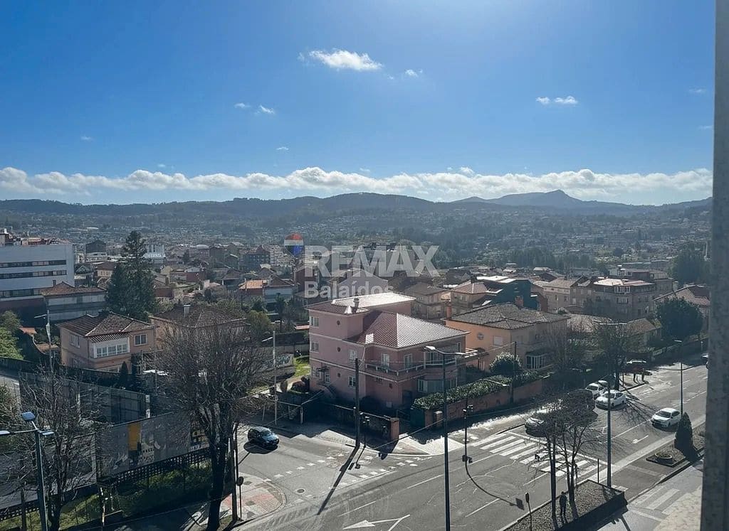4 bedroom Flat for sale in Vigo with garage - € 449,500 (Ref: 9685291)