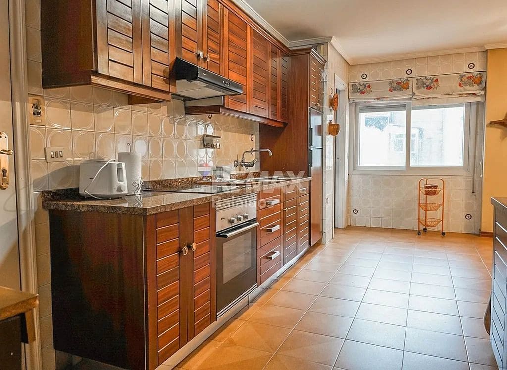 4 bedroom Flat for sale in Vigo with garage - € 449,500 (Ref: 9685291)