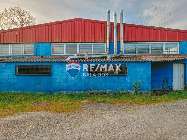 Commercieel te koop in Cangas - € 320.000 (Ref: 9685295)