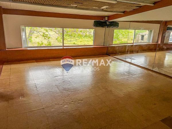 Commercieel te koop in Cangas - € 320.000 (Ref: 9685295)