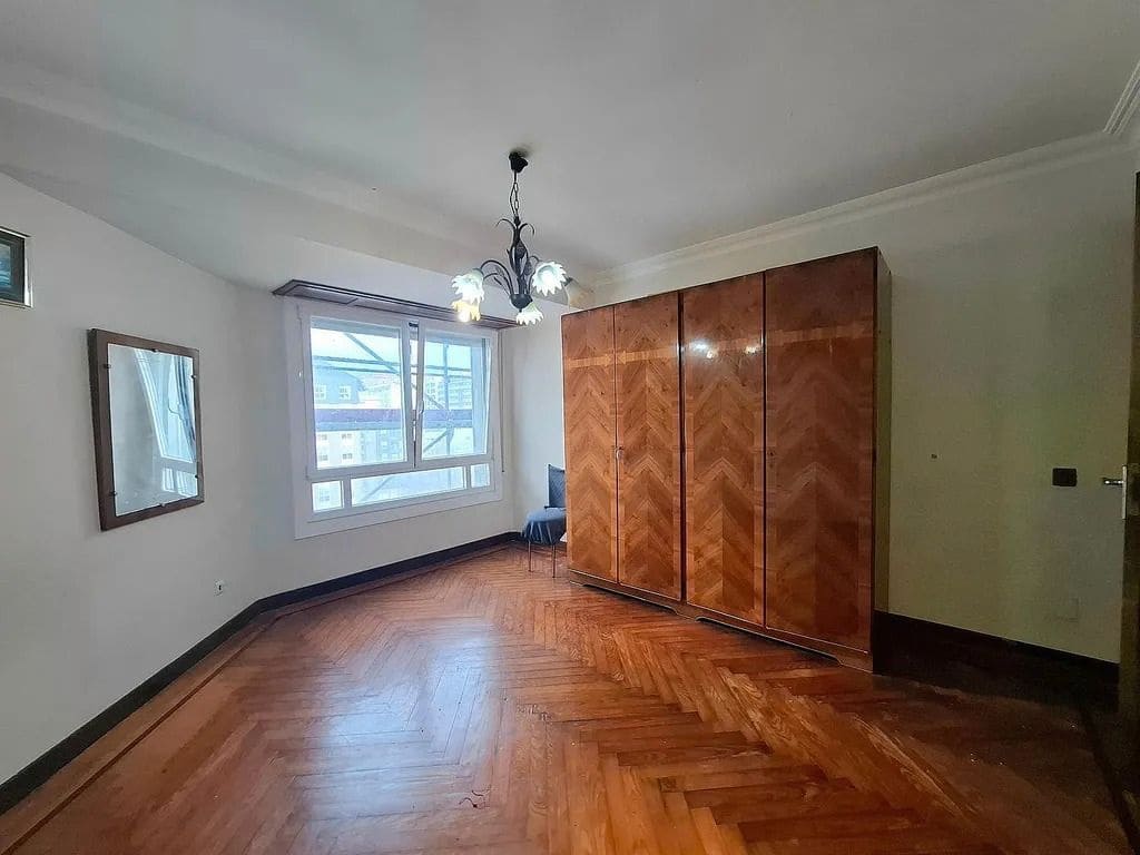Piso de 4 habitaciones en Vigo en venta - 237.000 € (Ref: 9685296)