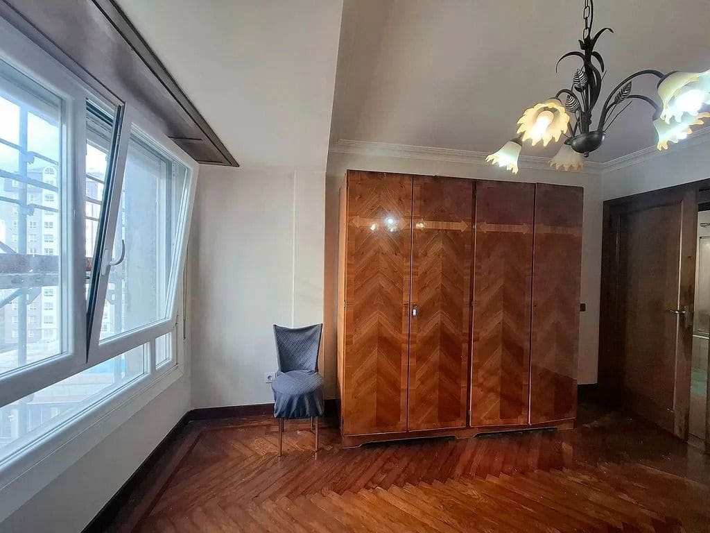 Piso de 4 habitaciones en Vigo en venta - 237.000 € (Ref: 9685296)