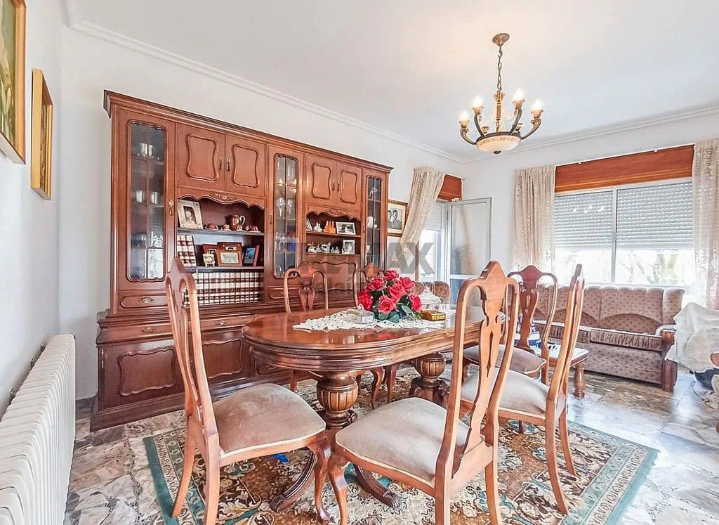 5 bedroom Flat for sale in A Caniza - € 159,000 (Ref: 9685299)