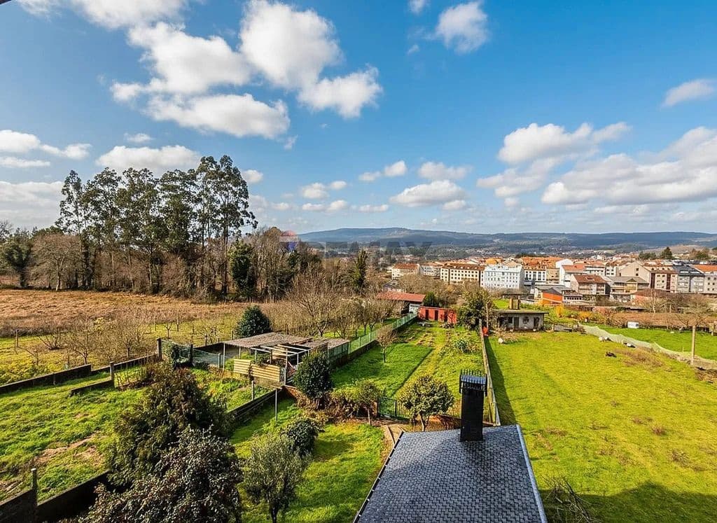 5 bedroom Flat for sale in A Caniza - € 159,000 (Ref: 9685299)