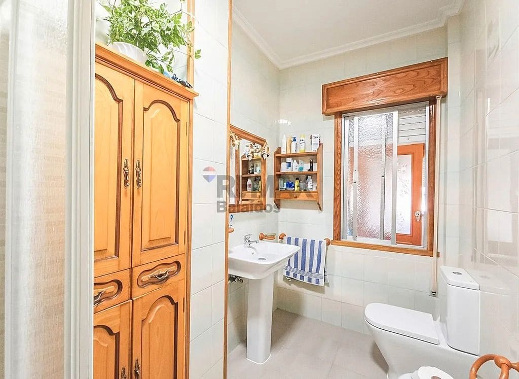 5 bedroom Flat for sale in A Caniza - € 159,000 (Ref: 9685333)