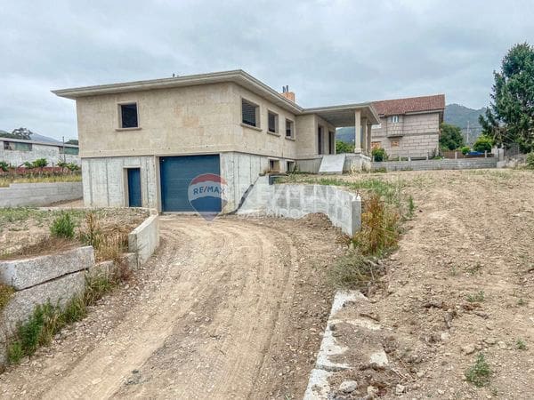 3 bedroom Villa for sale in Nigran with garage - € 500,000 (Ref: 9685343)