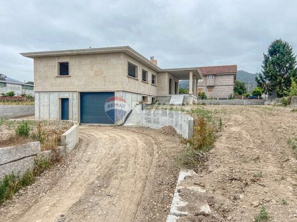 3 bedroom Villa for sale in Nigran with garage - € 500,000 (Ref: 9685343)
