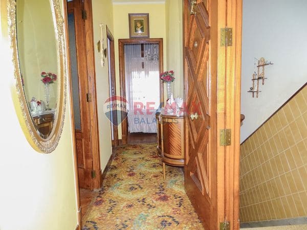 6 bedroom Semi-detached Villa for sale in Vigo - € 270,000 (Ref: 9685344)