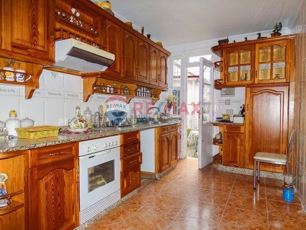 6 makuuhuone Paritalo myytävänä paikassa Vigo - 270 000 € (Ref: 9685344)