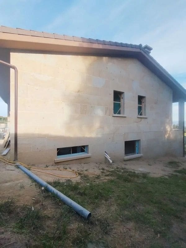3 bedroom Villa for sale in Tomino with garage - € 385,000 (Ref: 9685348)