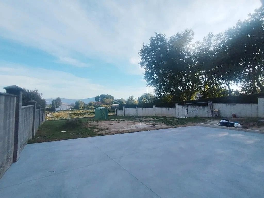 3 bedroom Villa for sale in Tomino with garage - € 385,000 (Ref: 9685348)