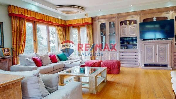 6 bedroom Villa for sale in Mos with pool garage - € 880,000 (Ref: 9685352)