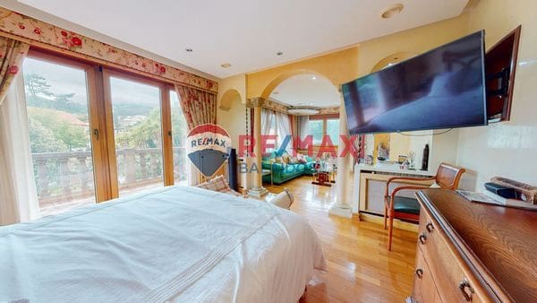 6 bedroom Villa for sale in Mos with pool garage - € 880,000 (Ref: 9685352)