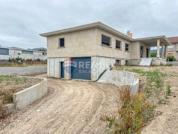 3 bedroom Villa for sale in Nigran with garage - € 500,000 (Ref: 9685355)