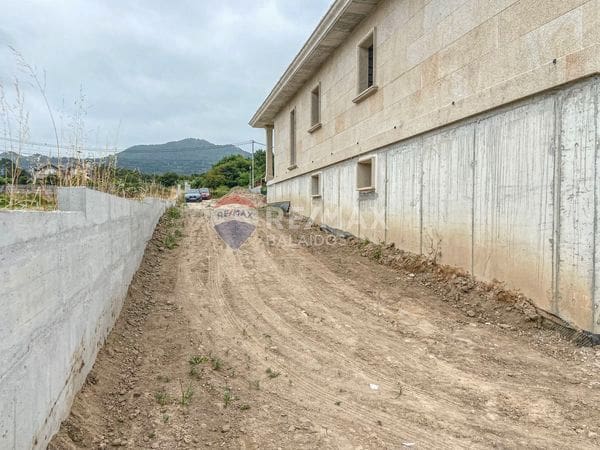 3 bedroom Villa for sale in Nigran with garage - € 500,000 (Ref: 9685355)